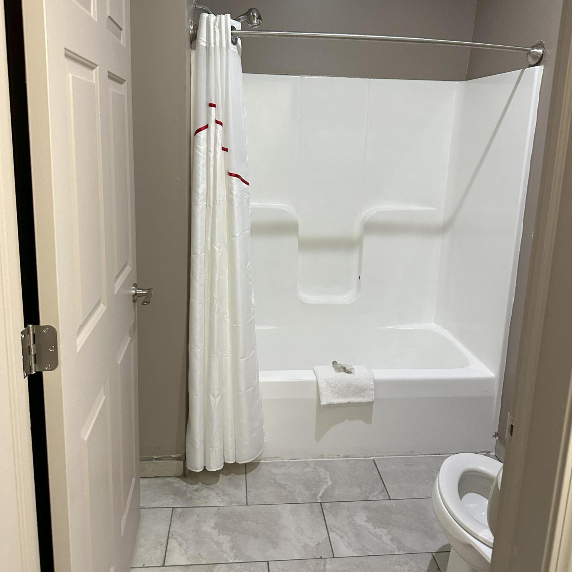 Red Roof Inn & Suites Lake Orion / Auburn Hills Eksteriør bilde